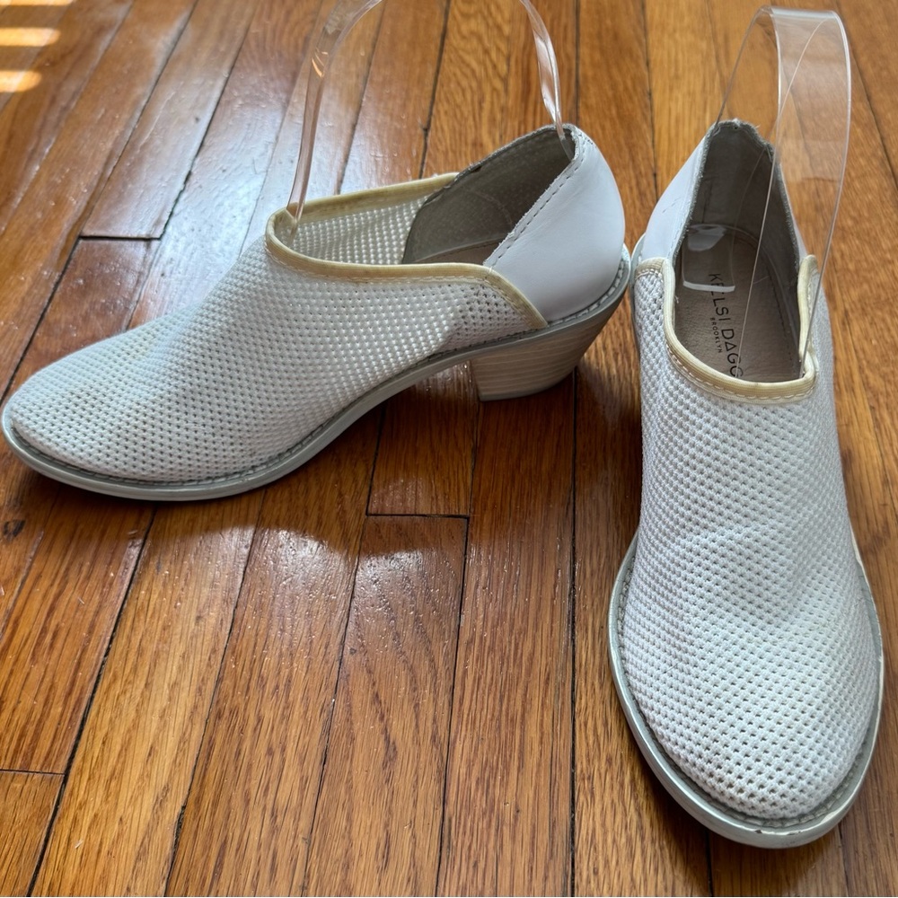 Kelsi Dagger Brooklyn White perforated loafers, size 6 preppy shoes cottagecore